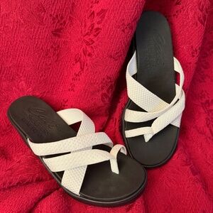 Skechers Cali Rumble On-Heat Maze White and Black Wedge Sandals size 8.5